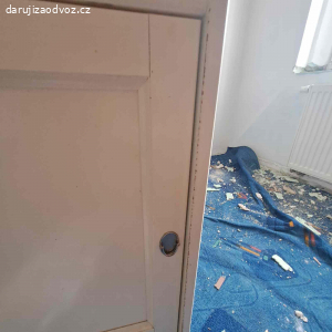 Komoda do koupelny nebo do kuchyně.