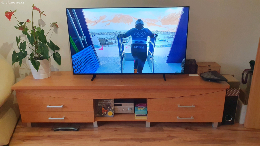 Komoda stolek pod TV DARUJI ZA ODVOZ