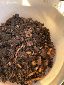 Kompost (neúplně rozložený)