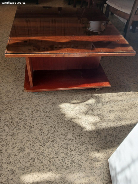 konferenční stolek