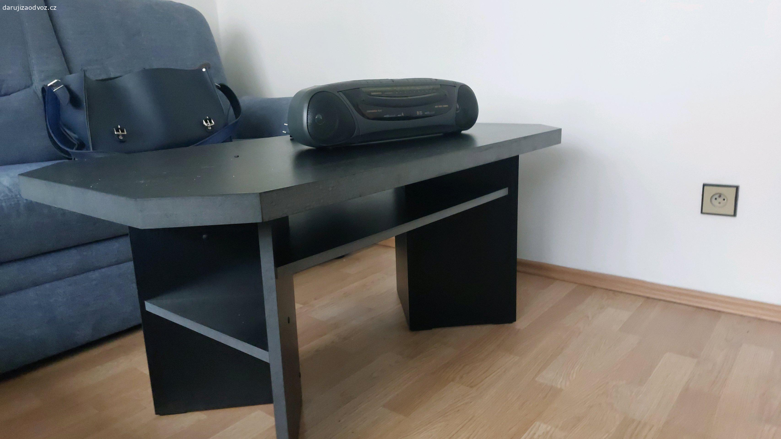 konferencni stul. daruji konferencni stul 120x60 cm,cerne lamino