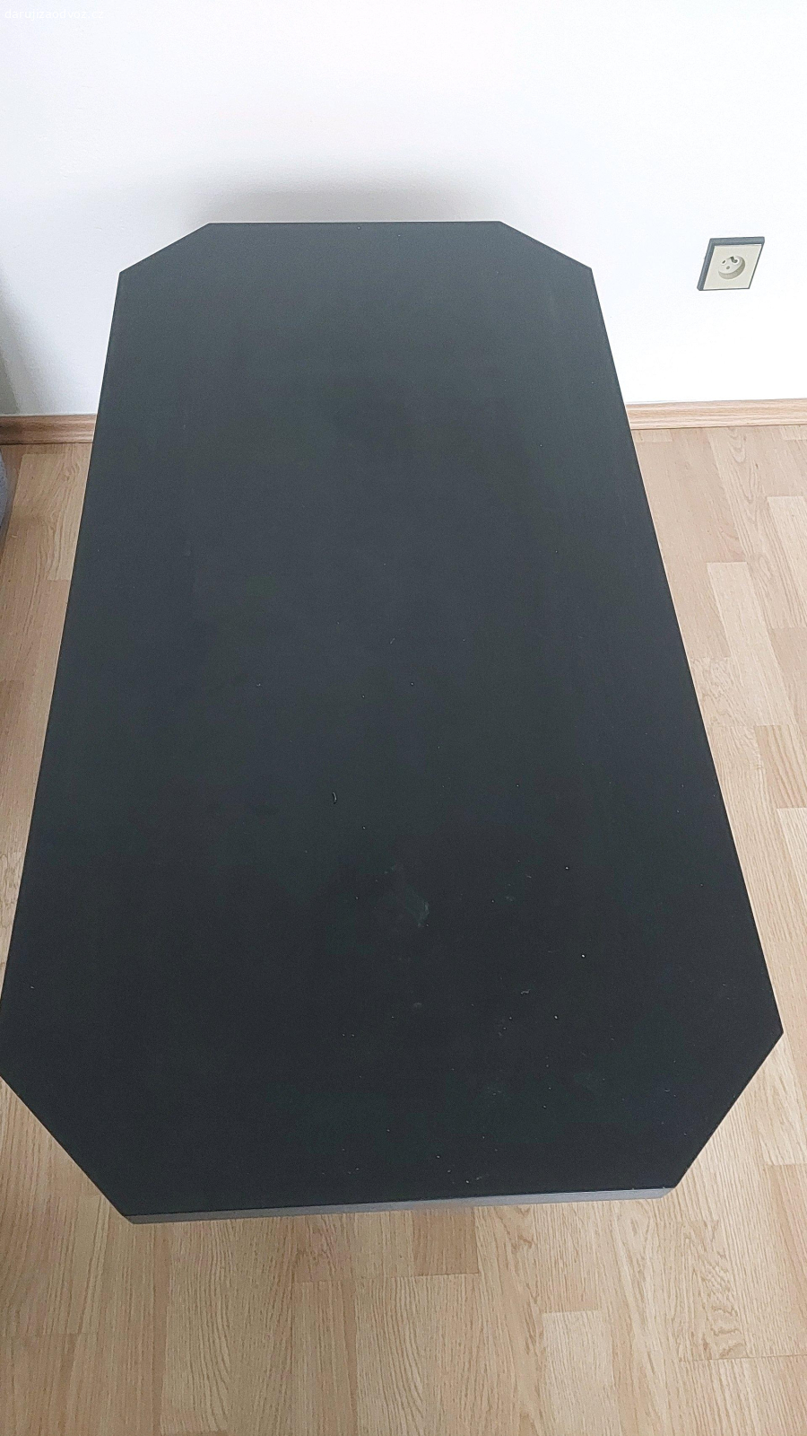 konferencni stul. daruji konferencni stul 120x60 cm,cerne lamino