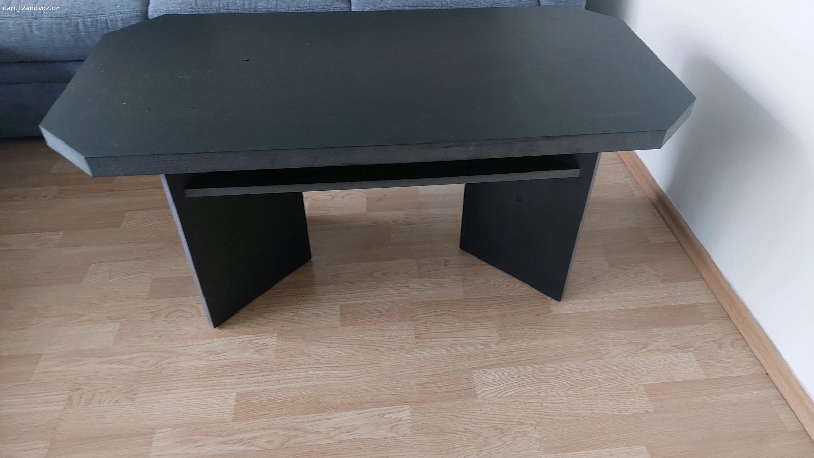 konferencni stul. daruji konferencni stul 120x60 cm,cerne lamino