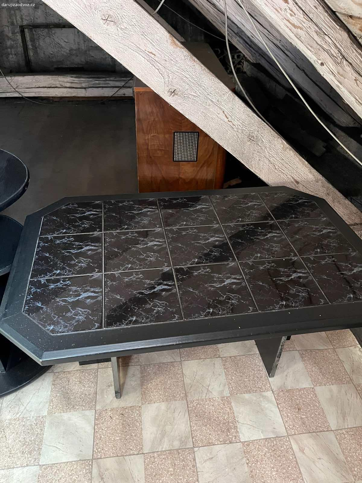 Konferenční stůl. Konferenční stůl v černém dřevodekoru