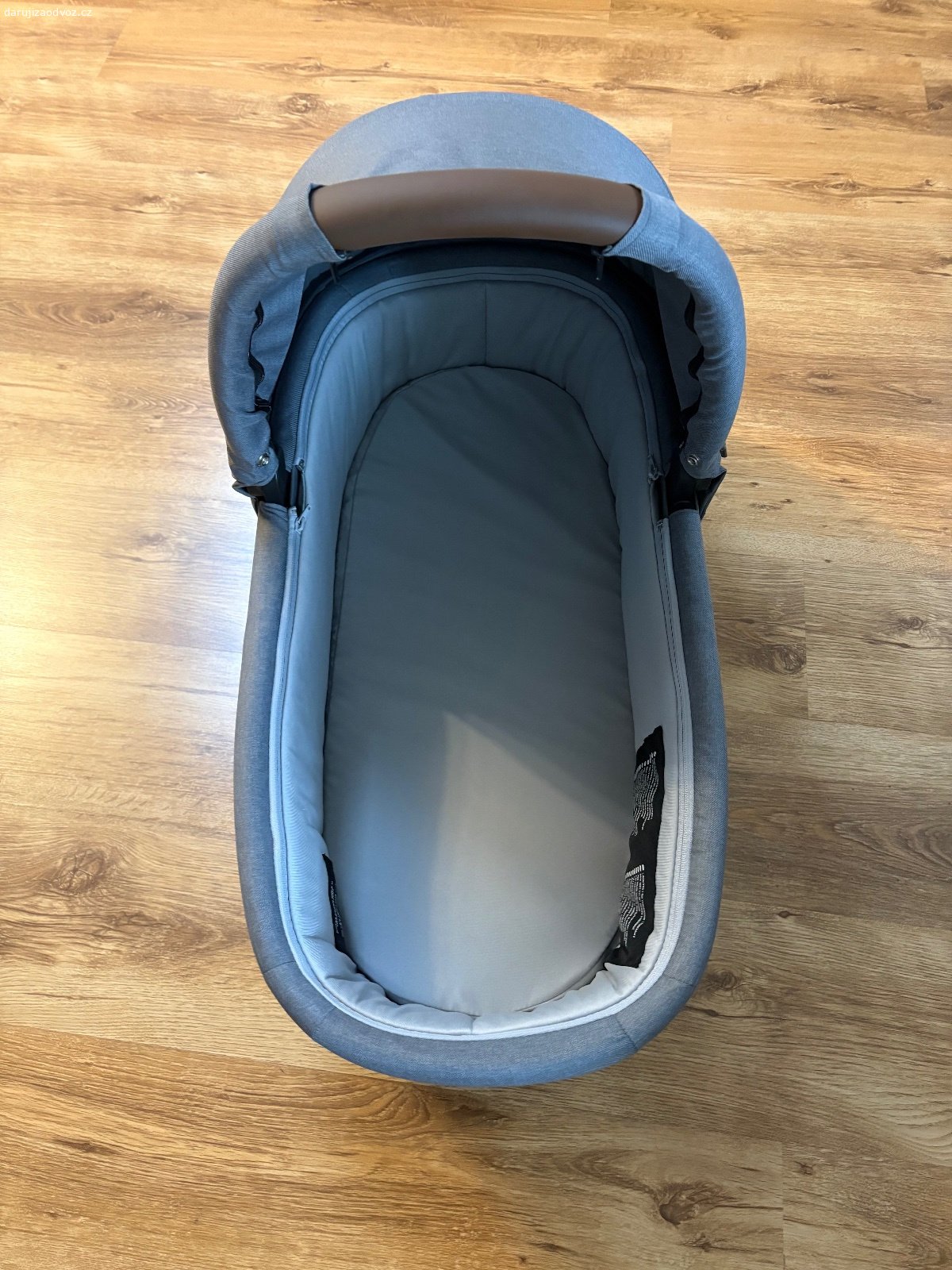 Korba Britax smile 3. Jen korbička, třeba ji ještě někdo využije jako košík na miminko. Ve skvělém stavu, čistá, skoro nepoužívaná. Odběr Moravany u Brna, případně přiblížím někam do Brna - Starý lískovec, Bohunice.
