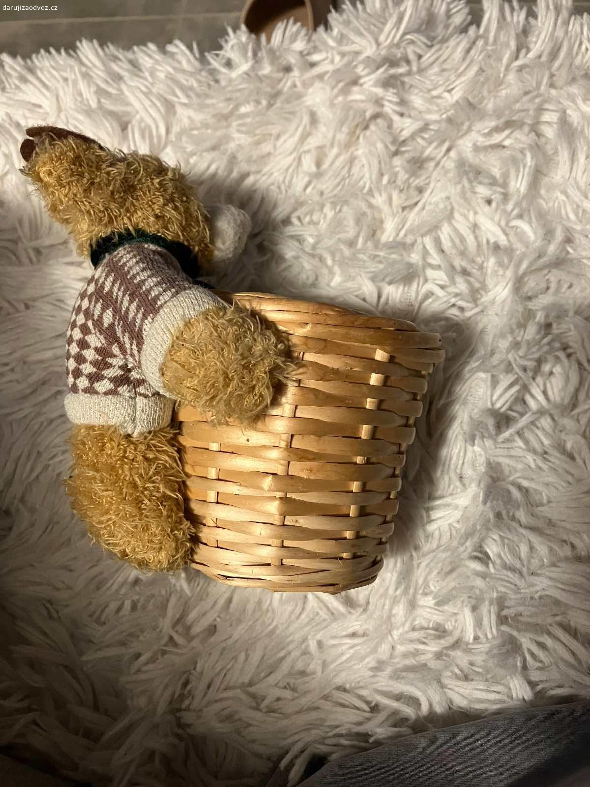Košíček. Dekorativní košíček, třeba na kytičku, nebo drobnosti