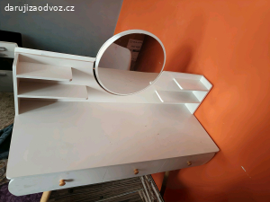 Kosmetický stolek