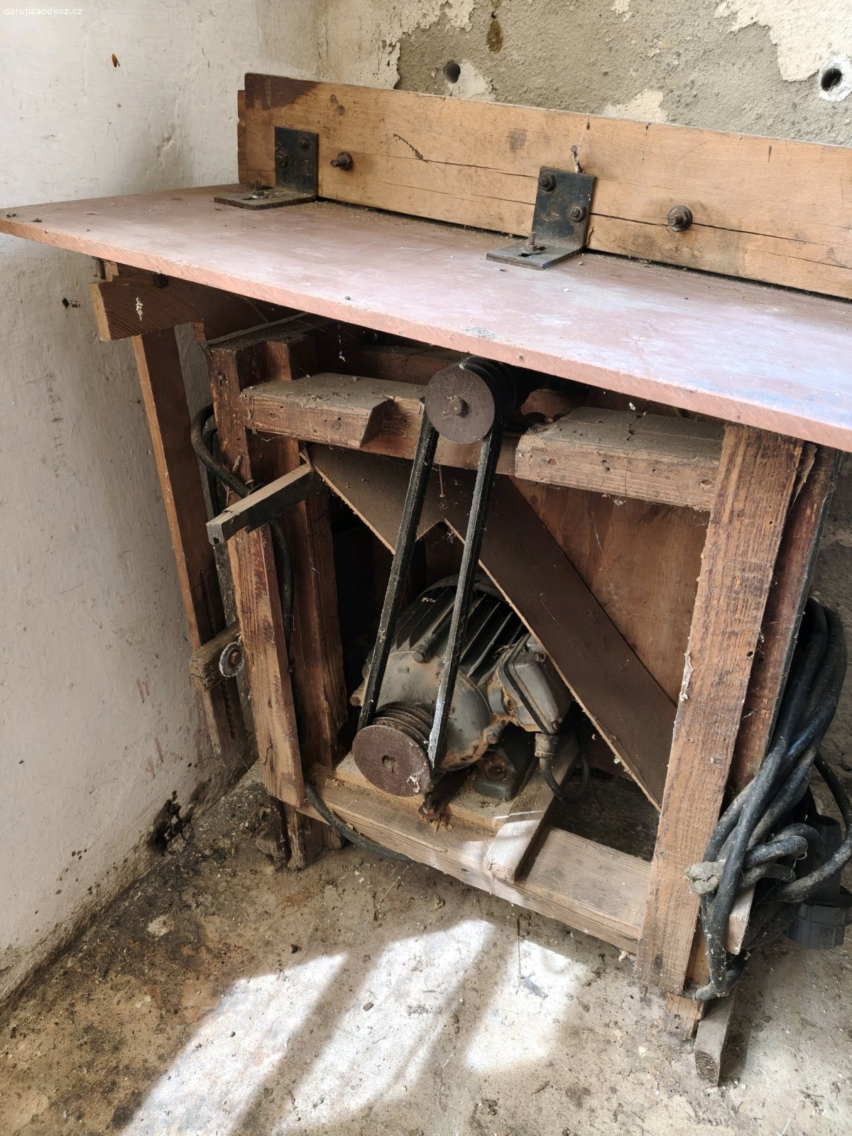 Cirkulárka. Daruji kotoučovou pilu. Prací prášek potěší, není podmínkou.