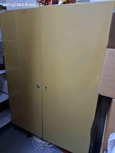 Kovová skříň do skladu či dílny