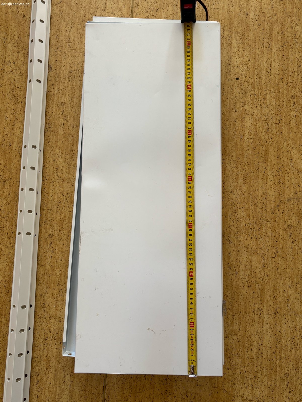 kovový regál 4 police. myslim, ze původně ikea, 4 police, 74x30, stav dobry, uz neco zažil. prosím SMS