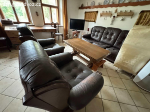 Koženková sedačka, 2 křesla i se stolkem