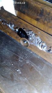 Krásná vitrína prvorepubliková