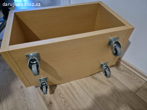 Daruji designový stolek z masivu