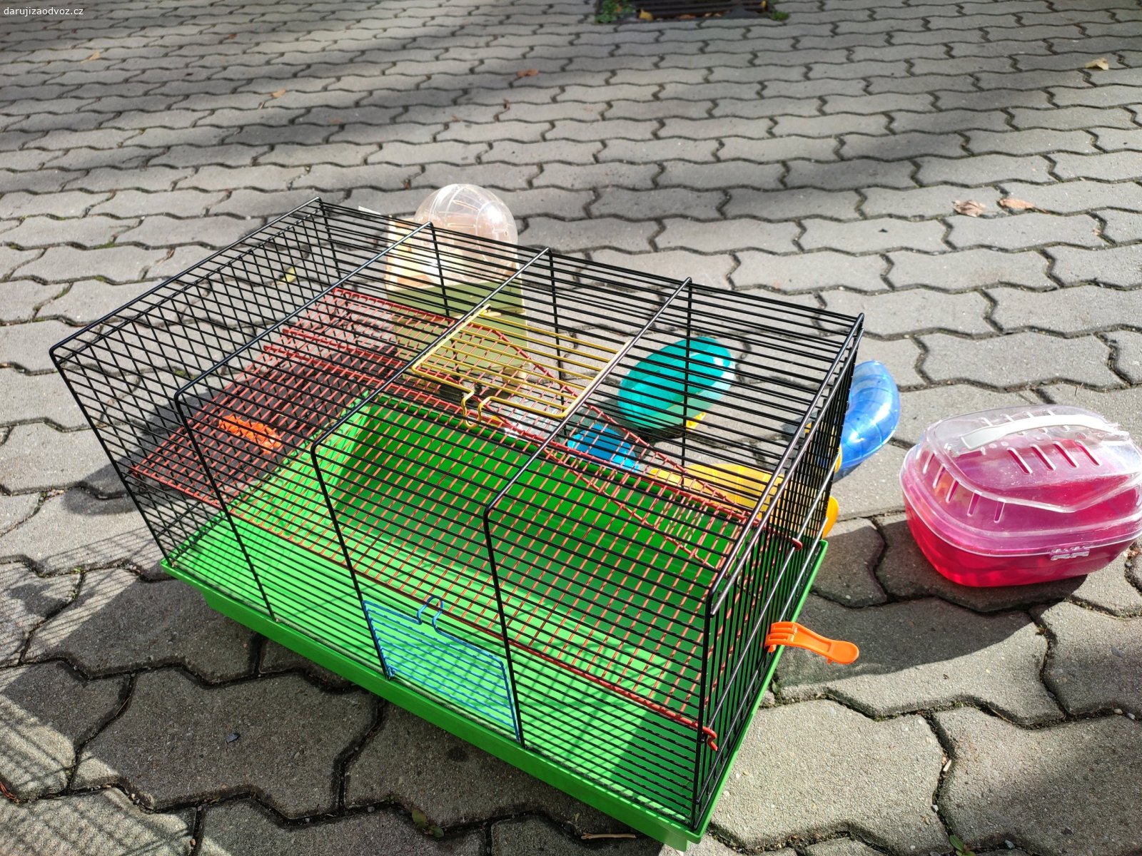 Křečkoviny. Za odvoz klec, přepravka a příslušenství pro drobného hlodavce v slušném stavu. Neposílám. Osobní odběr v Praze 21, ul. Čelkovická. Pro vážné zájemce máme ještě patrovou dvojklec na šplhavé myšice.
Pište SMS nebo Whatsapp kdy doražte, případně rovnou volejte. Maily skoro nečtu.