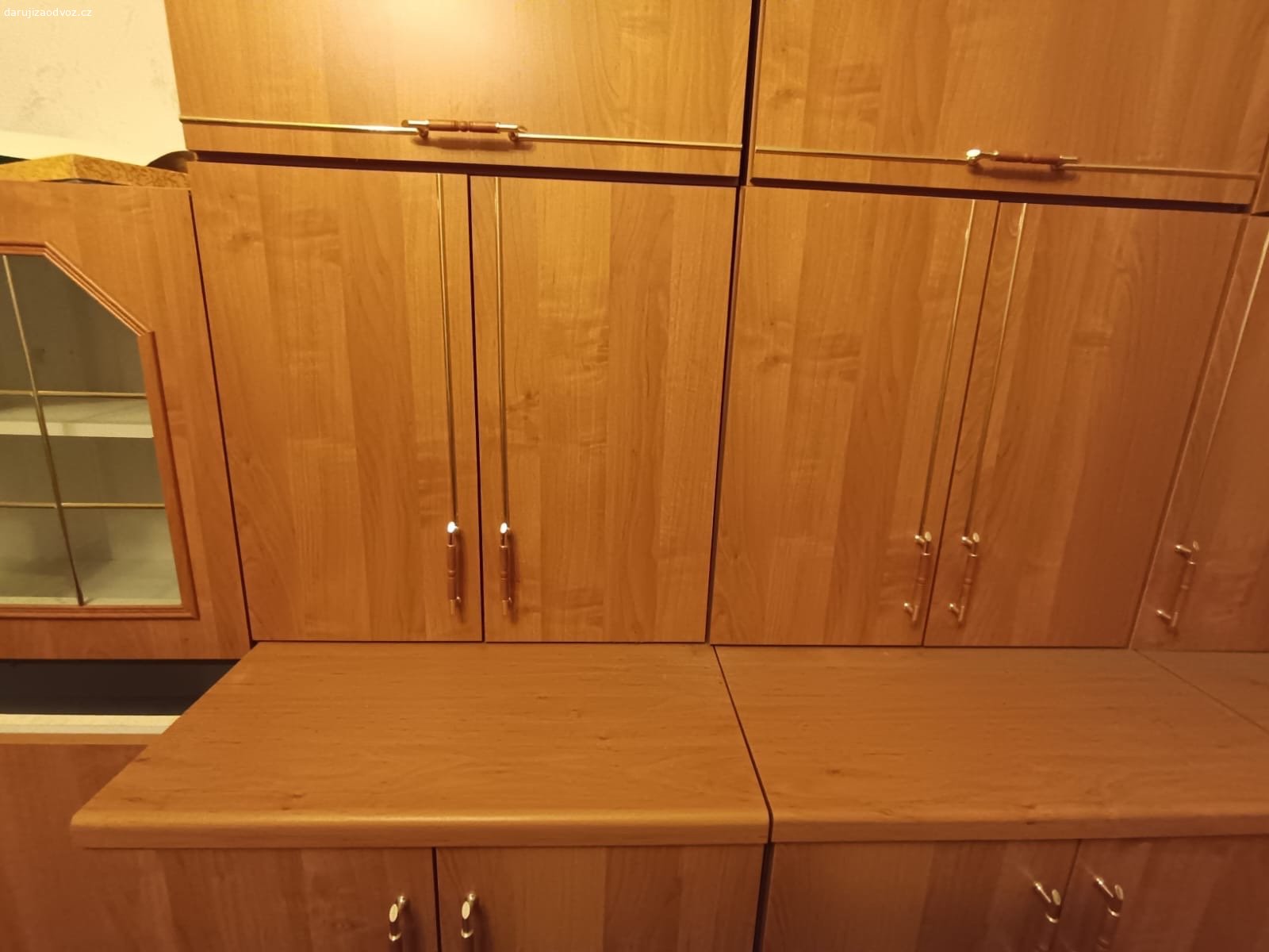 Kuchyňská linka. Daruji za odvoz variabilní rohovou kuchyňskou linku. Nikdy nebyla namontována ani používána