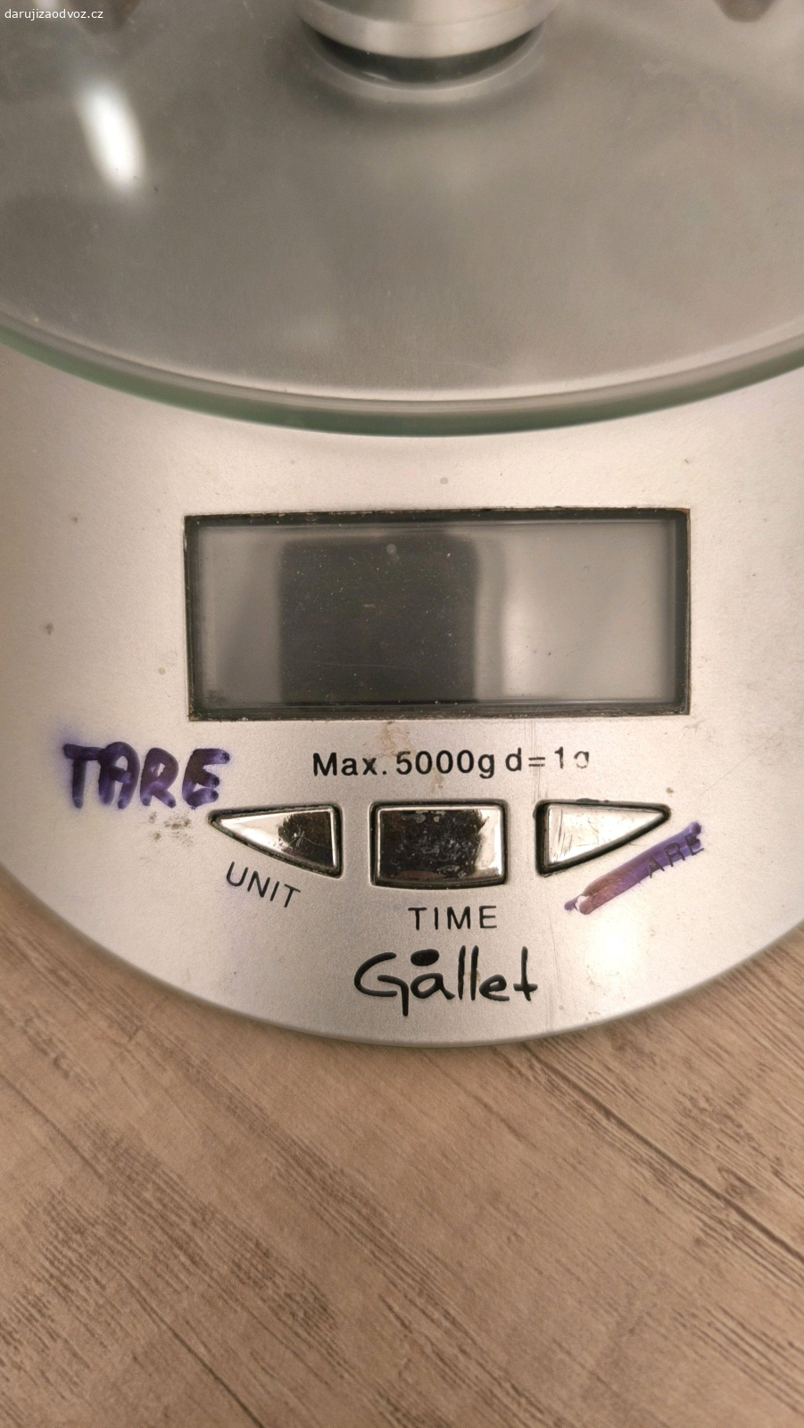 kuchyňská váha. Daruji za odvoz funkční elektronickou kuchyňskou váhu včetně baterie. Zapínací a zároveň nulovací tlačítko obtížně reaguje - Daruji ZA ODVOZ!! 
Brno: Po-Pá(8-16) MHD Celní
 jinak OBI Sokolova
... a mejly nečtu ;o)