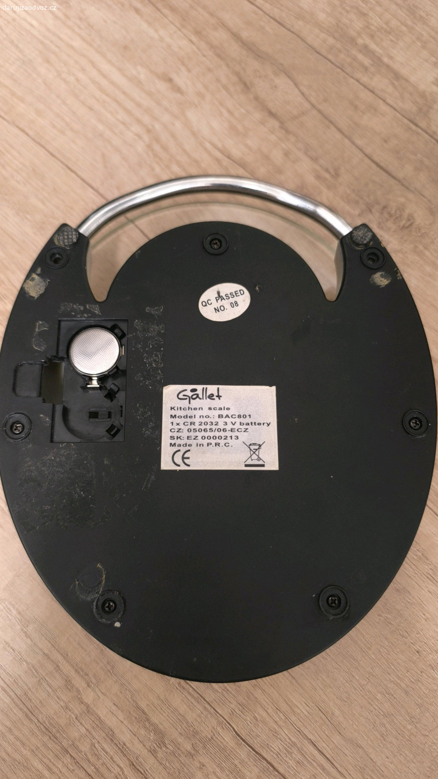 kuchyňská váha. Daruji za odvoz funkční elektronickou kuchyňskou váhu včetně baterie. Zapínací a zároveň nulovací tlačítko obtížně reaguje - Daruji ZA ODVOZ!! 
Brno: Po-Pá(8-16) MHD Celní
 jinak OBI Sokolova
... a mejly nečtu ;o)