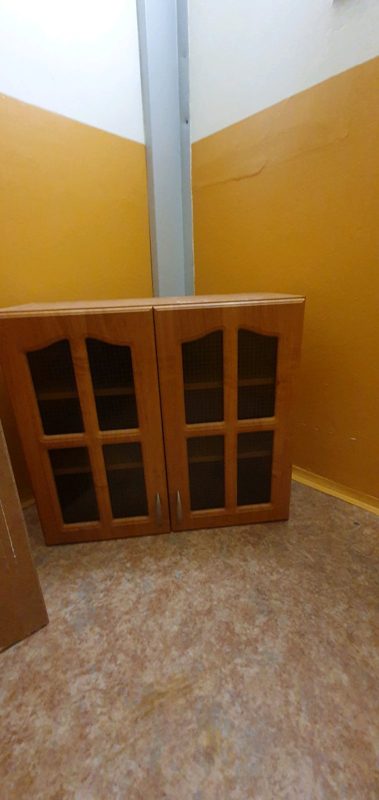 Kuchyňské skříňky. Staré kuchyňské skříňky,  není komplet kuchyně, treba někomu poslouží