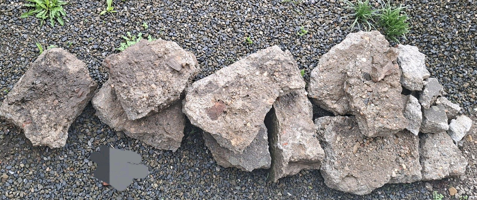 Kusy betonu s cihlami - za odvoz. Daruji zdarma za odvoz kusy betonu s cihlami.
Stav viz.foto
Vhodné pro zásypy, zpevnění cest, terénní úpravy atd.
Osobní odběr v Kroměříži.