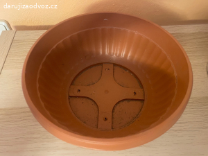 Plastový květník - průměr cca 24 cm