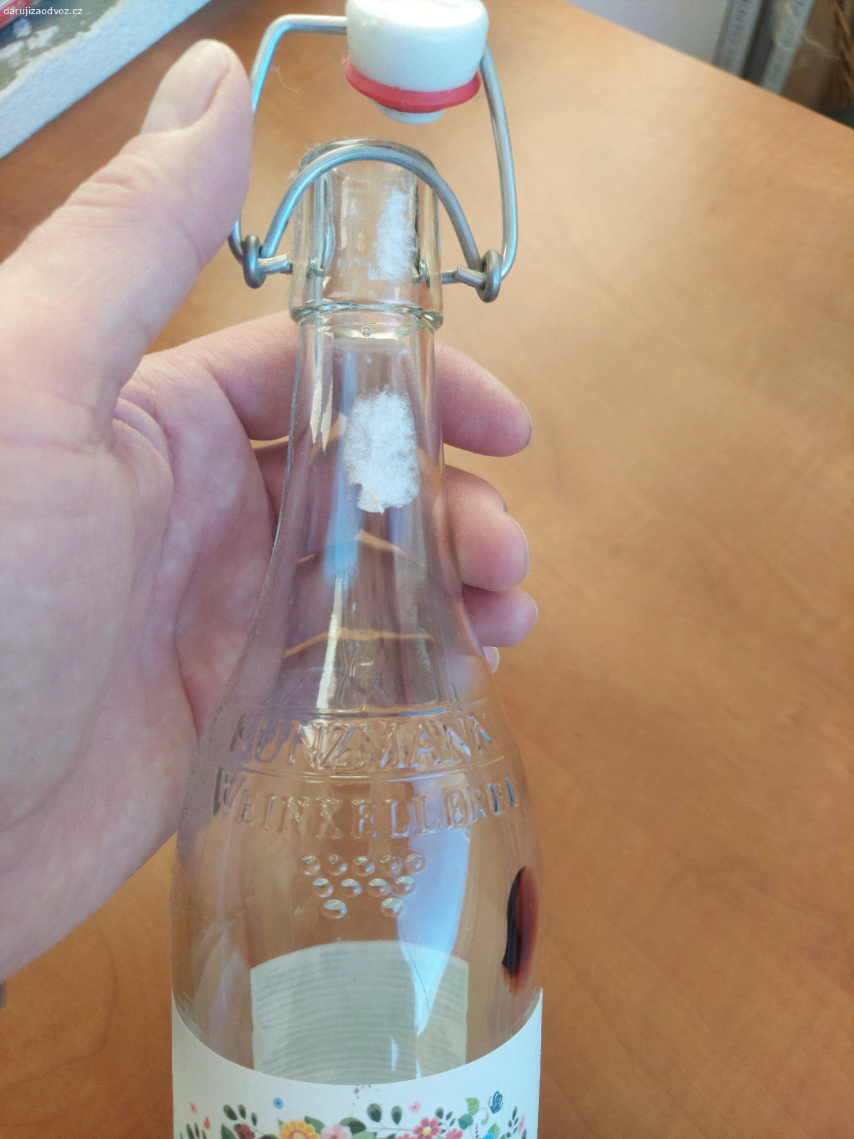 Lahve. Dobrý den, 
daruji cca 14 lahví od vína s uzávěrem. Vhodné pro sirup nebo víno. Obsah 750ml.
Sladkost pro děti potěší, ale není podmínkou. 
V případě zájmu převzetí i Ledči nad Sázavou.