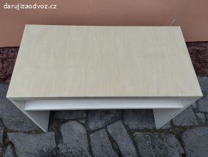 Lakovaný stolek