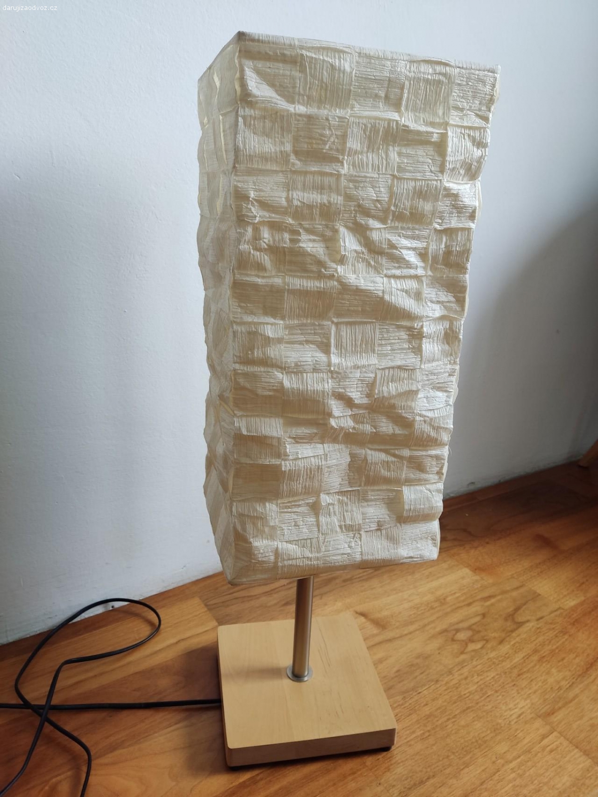 [Zamluveno] Lampa IKEA. Stojací lampa IKEA se stínítkem z rýžového papíru. Klasická šroubovací patice pro žárovku, E27.