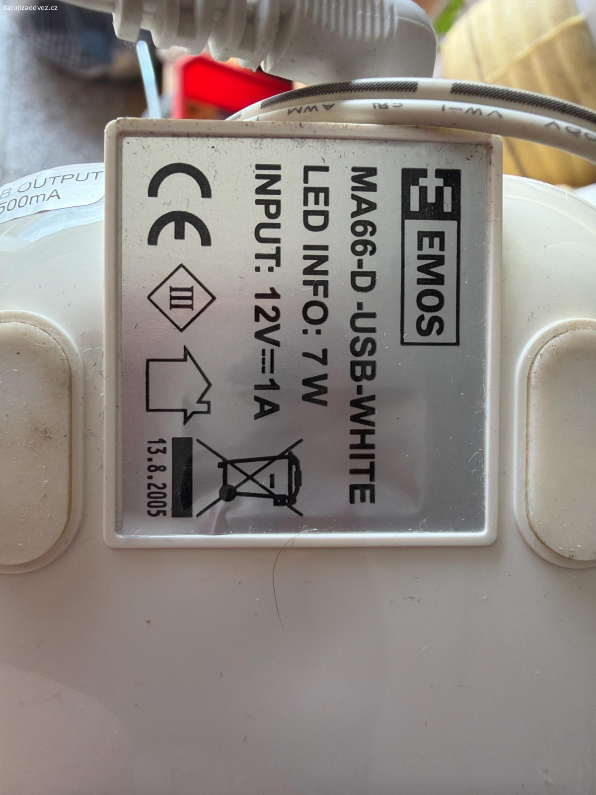 LED stmívatelná bílá lampička. 3 stupňové stmívání, funkční, zažloutlá, vč. adaptéru 
Světlo spíš teplé nebo neutrální
Za odvoz, nezasílám. Na e-maily o 
zaslání nereaguji.