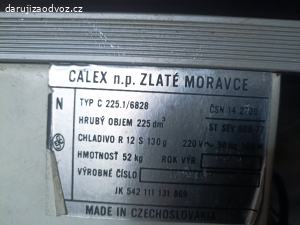 lednice 225, WC kadibudka, židle