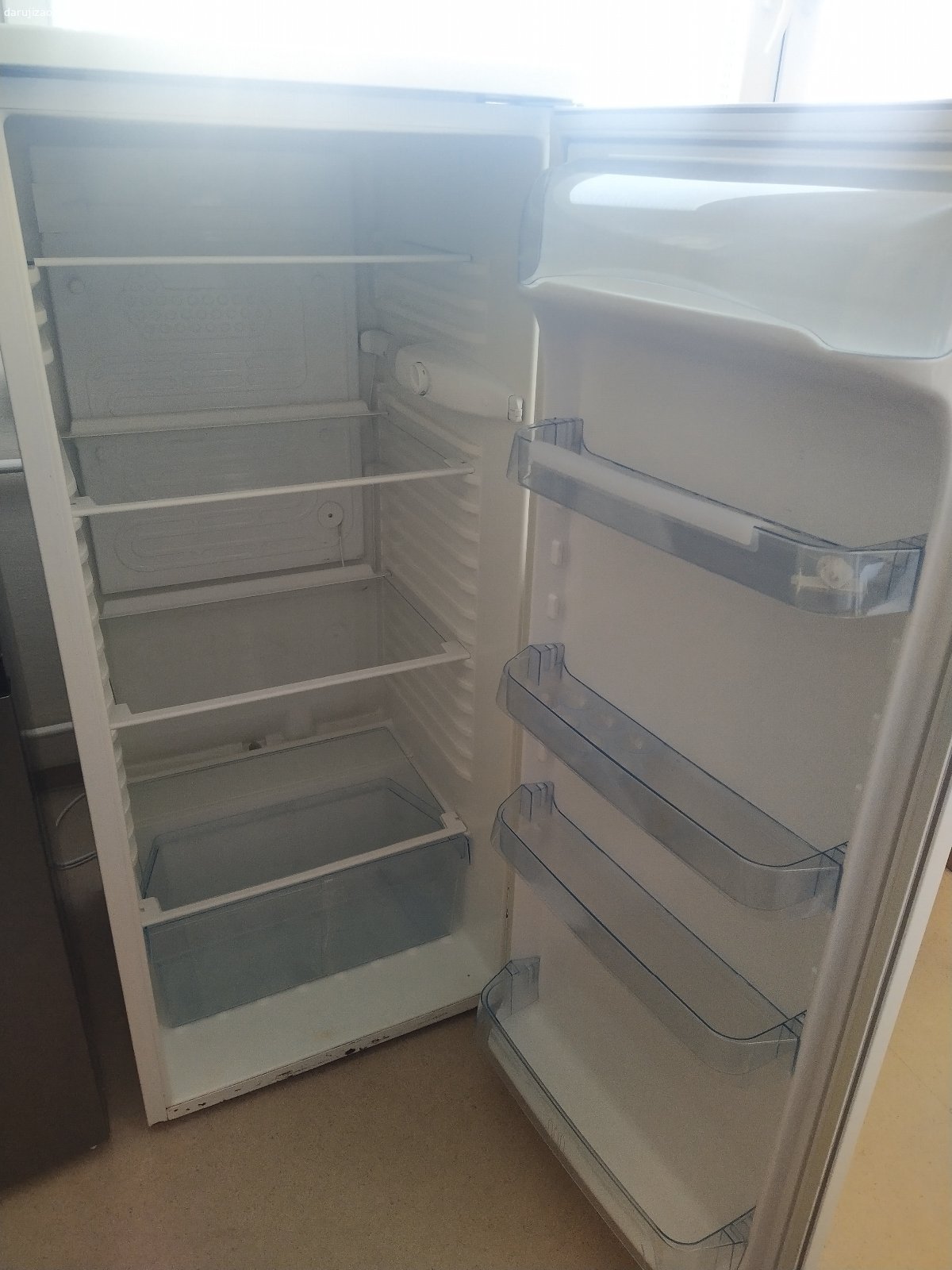 Lednice Electrolux. Daruji starší lednici Electrolux bez mrazáku, 236 L