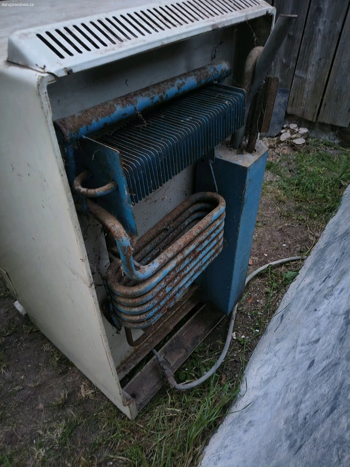 Lednice na plyn.. Daruji plynovou lednici znčky Elektosvit .