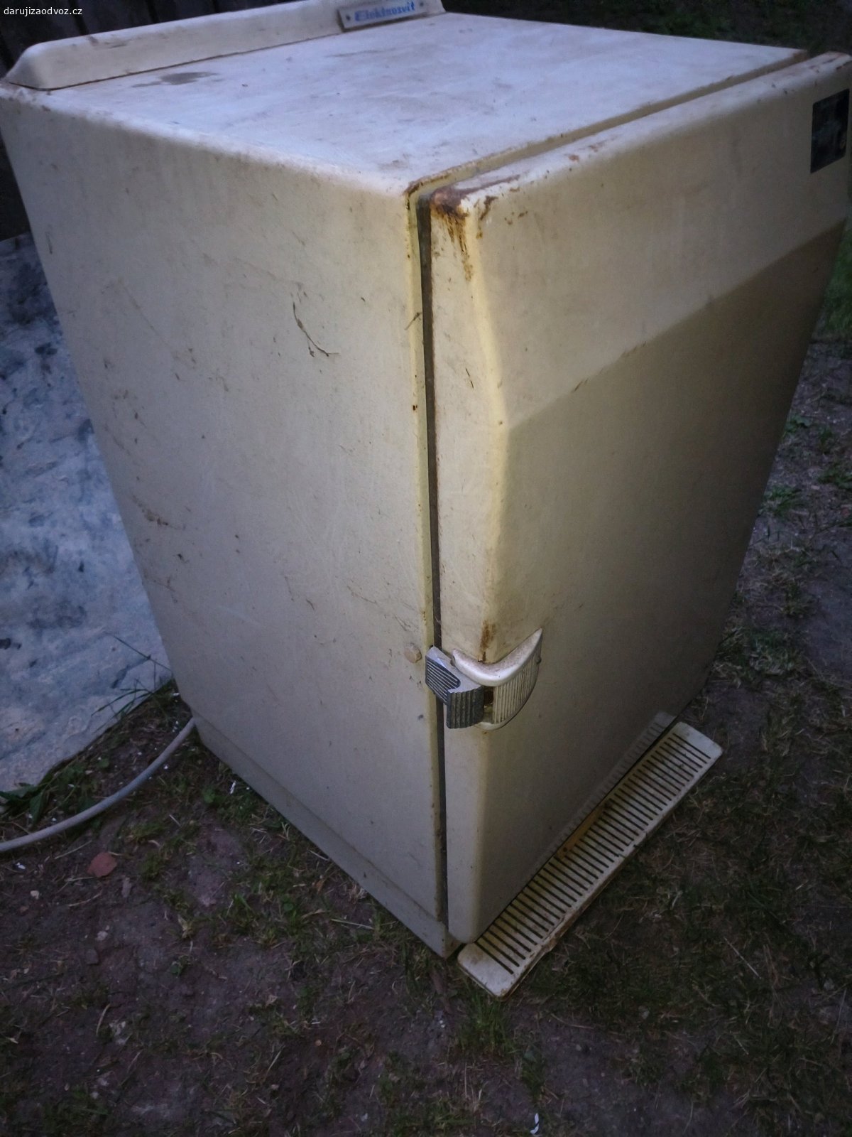 Lednice na plyn.. Daruji plynovou lednici znčky Elektosvit .