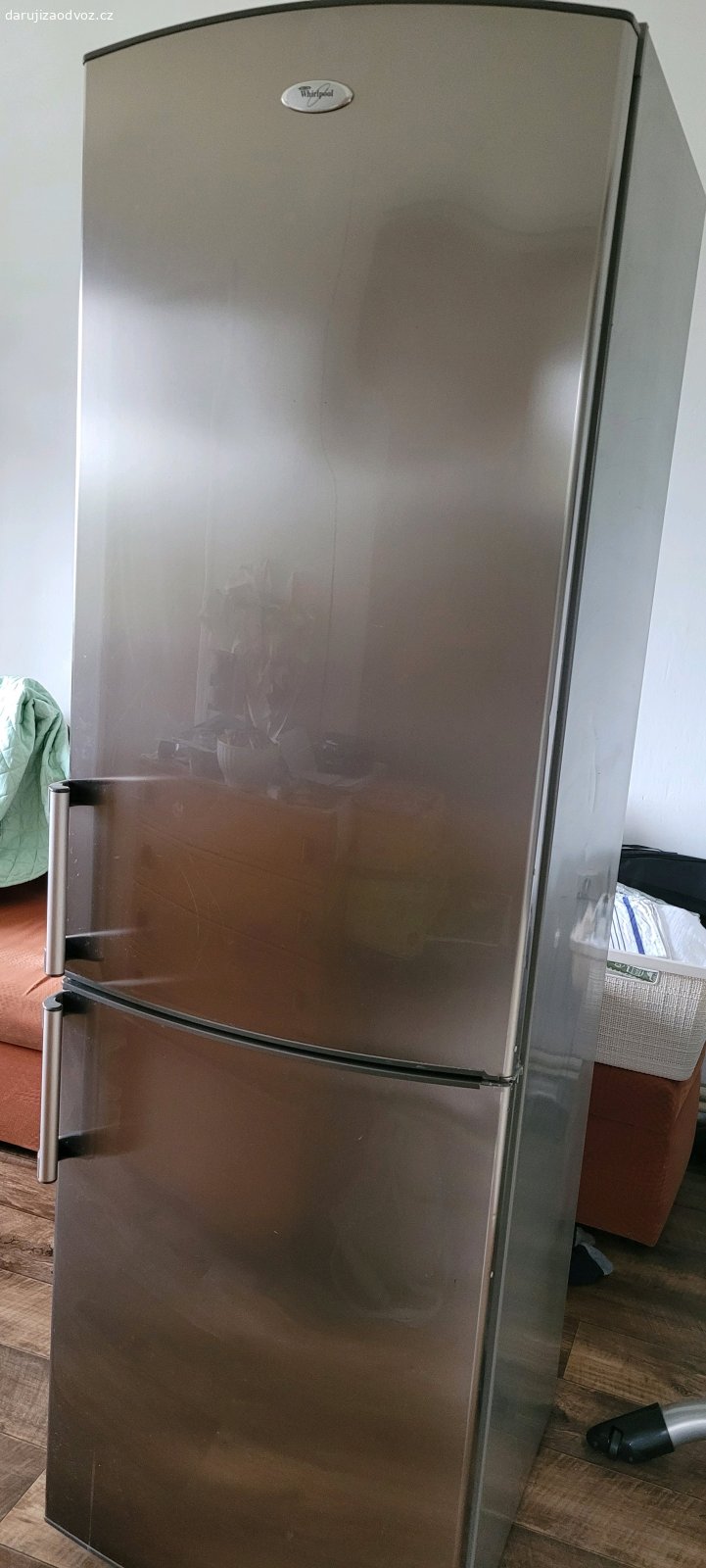 Lednice Whirlpool funkční. Dobrý den. Darujeme za odvoz funkční (umytou) lednici Whirlpool, koupili jsme novou. Odvoz nejlépe dnes 13.9., maximálně do středy 16.9. Potřeba odnést z druhého patra.