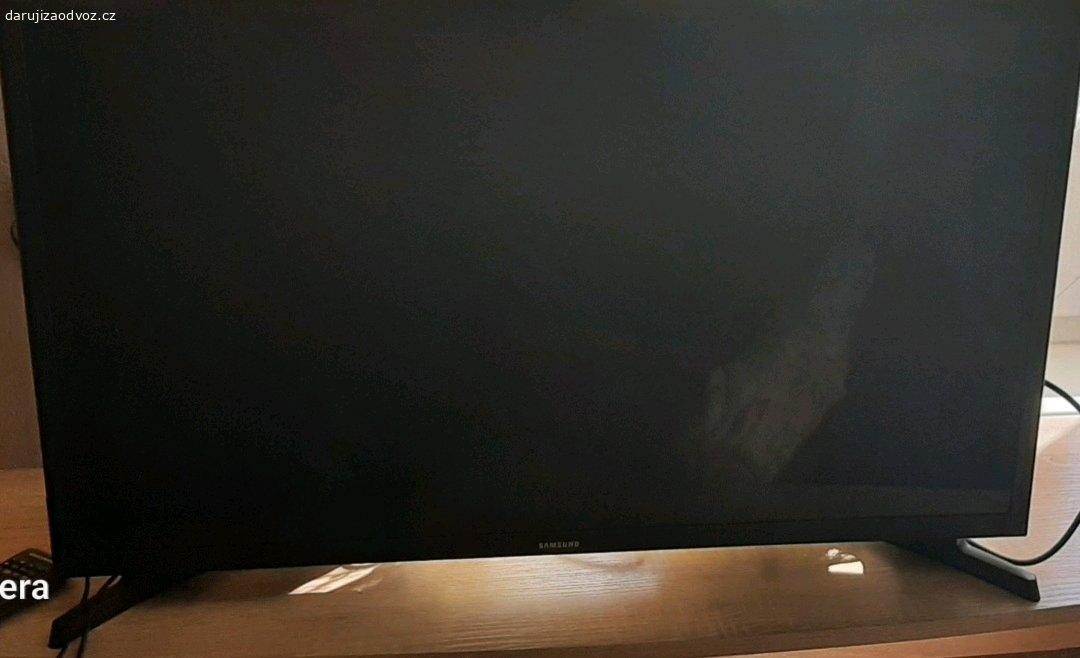 lednice. dobrý den scháním lednici ale malou foto pro představu jsem na ubytovně tak malou i s funkčním mrazákem dále klávesnici k PC a Smart TV úhlopříčka 60, 80 cm Full HD s wi-fi a s dálkovým ovladačem pro představu foto měl jsem ji značky Samsung ale na značce nesejde