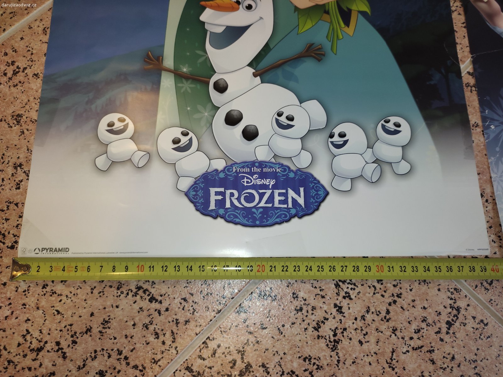 LEDOVÉ KRÁLOVSTVÍ FROZEN PLAKÁTY. Rozměry 50*40cm. Místy lepené, natržené, pomuchlané... Ale třeba i přesto někomu udělají radost...