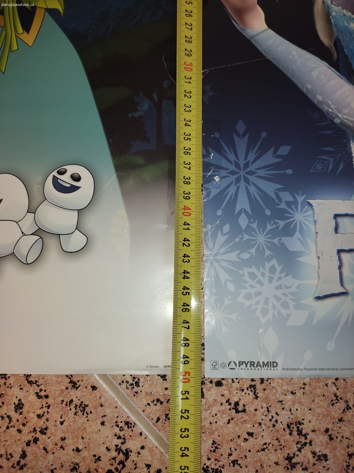 LEDOVÉ KRÁLOVSTVÍ FROZEN PLAKÁTY. Rozměry 50*40cm. Místy lepené, natržené, pomuchlané... Ale třeba i přesto někomu udělají radost...