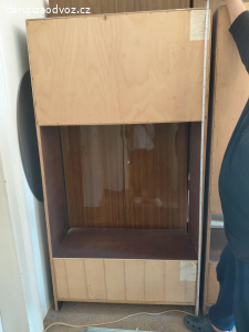 leštěné skříně
