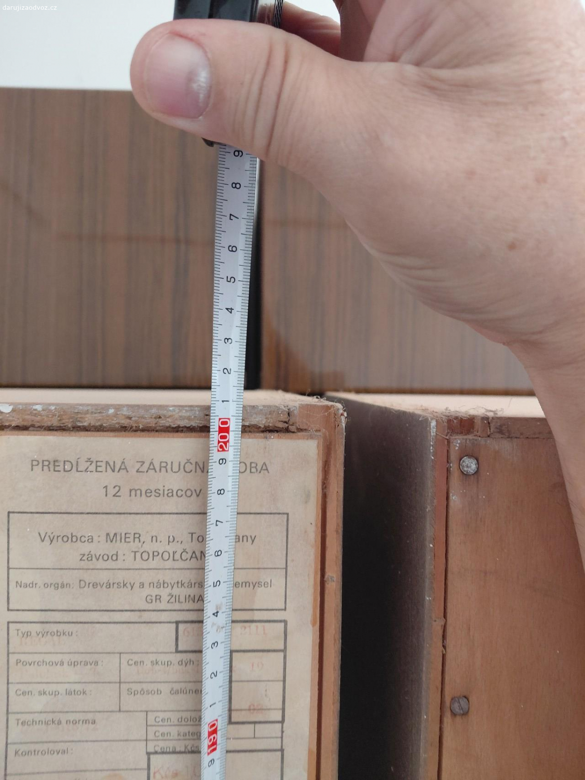 leštěné skříně. daruji za odvoz leštěný nábytek obývací stěna