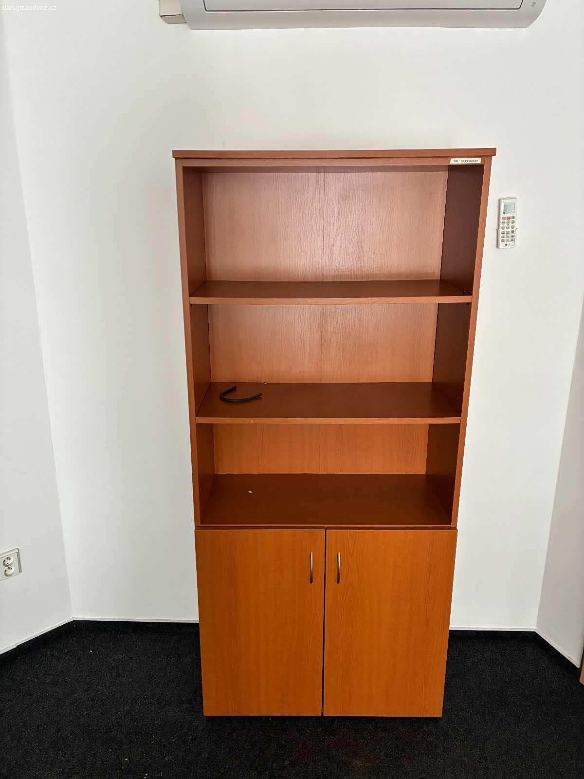 ZMENA TERMINU Likvidace-spoustu nábytku zdarma. Zdarma, k odběru 27.4. 9-12h, 28.4.2026 9-14h. Nerezervuju, nemerim, nepomaham. Vemte si nářadí na demontáž. Kdo dřív přijde, ma vetsi vyber. Je toho mnohem vic nez na fotkách. Adresa Pláničkova 442/1 Praha 6.