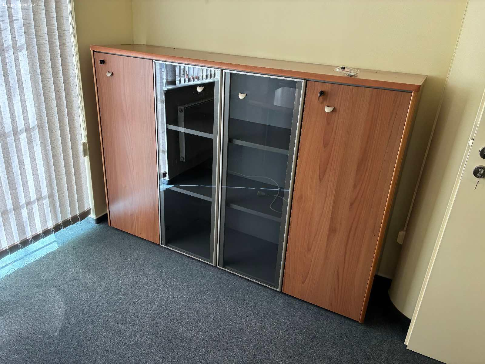 ZMENA TERMINU Likvidace-spoustu nábytku zdarma. Zdarma, k odběru 27.4. 9-12h, 28.4.2026 9-14h. Nerezervuju, nemerim, nepomaham. Vemte si nářadí na demontáž. Kdo dřív přijde, ma vetsi vyber. Je toho mnohem vic nez na fotkách. Adresa Pláničkova 442/1 Praha 6.