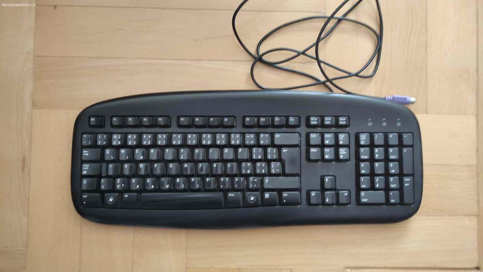 Logitech Deluxe Keyboard - kancelářská klávesnice. Port PS/2. Měla by být plně funkční. Stav viz foto.