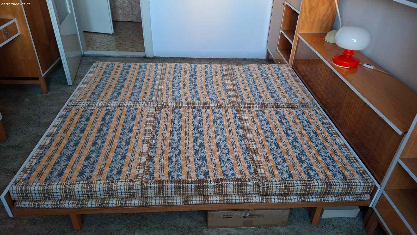 Ložnice BVV 1975. Daruji za odvoz kompletní ložnici zakoupenou na veletrhu 1975.