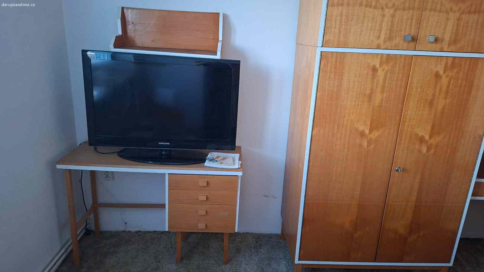 Ložnice BVV 1975. Daruji za odvoz kompletní ložnici zakoupenou na veletrhu 1975.