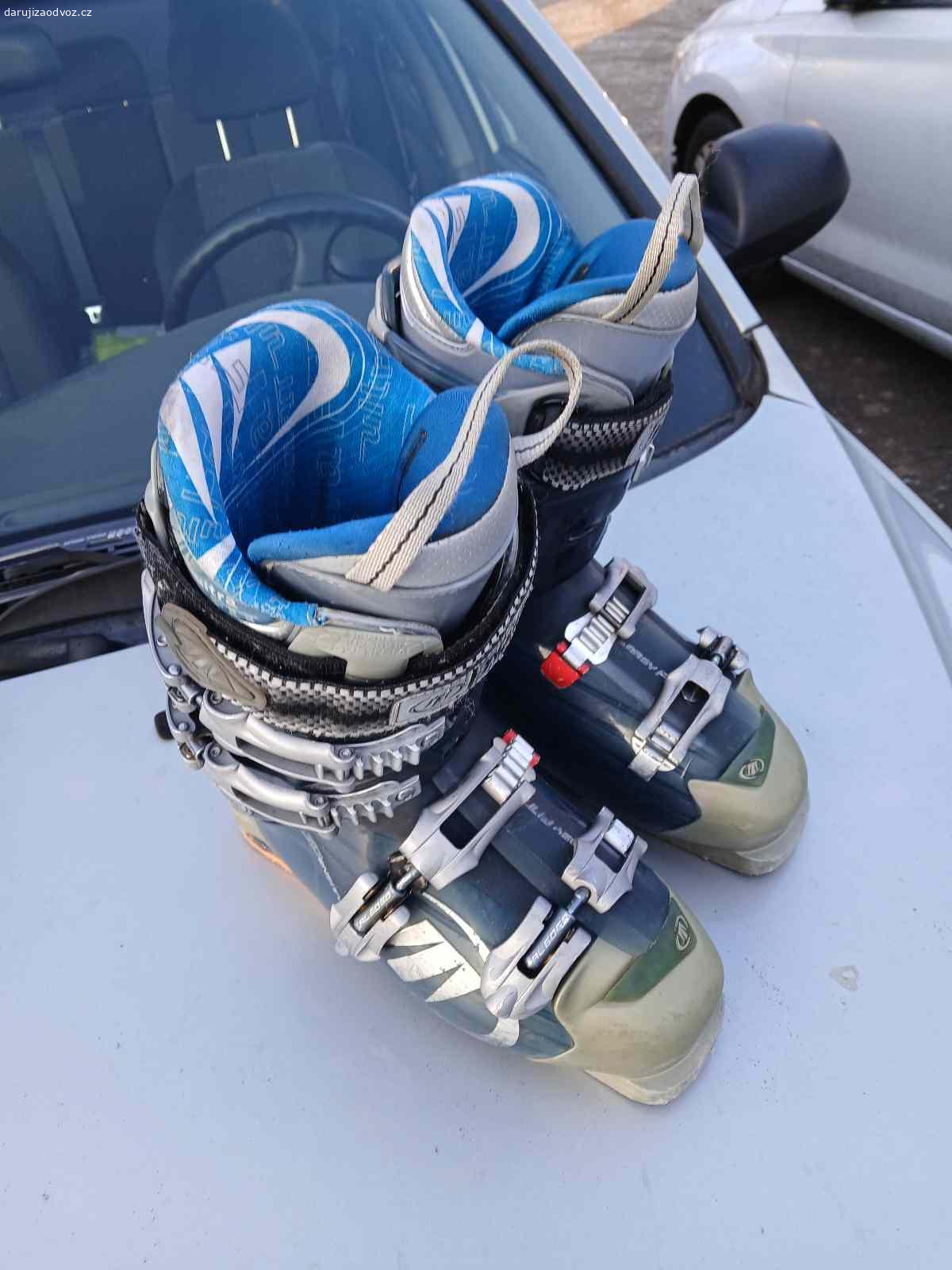Lyžáky vel. 260-265. Daruji staré lyžáky TECNICA: Dlouho a intenzivně používané, nicméně do poslední chvíle funkční (majitelka se rozhodla koupit nové, pohodlnější).