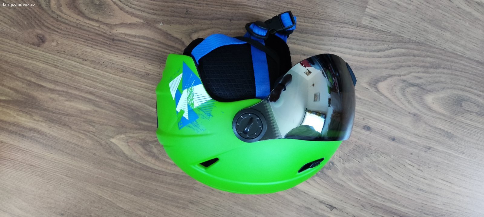 Lyžařská helma dětská TecnoPro vel. S 51-54 cm. Daruji dětskou lyžařskou helmu s integrovanými brýlemi TecnoPro, velikost S 51-55 cm. Pěkný stav, určitě ještě poslouží.