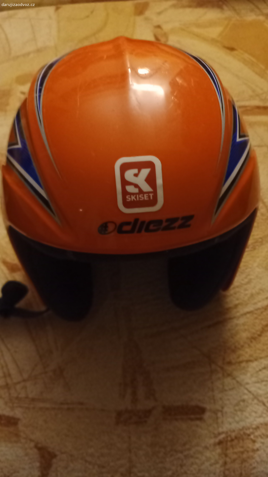 lyžařská helma. vel. xxxs (50cm), pro malou hlavu. Předání možné na trase Třebíč - Brno, nebo zašlu.