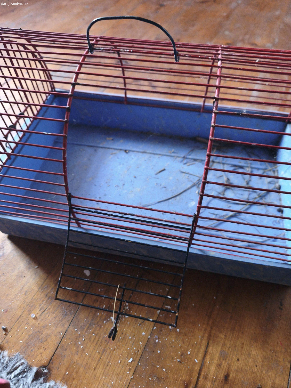 malá klec. malá klec třeba na křečka, my používali na převážení morčátka. nutno vyčistit. předání Koloděje nad Lužnicí nebo zítra Písek