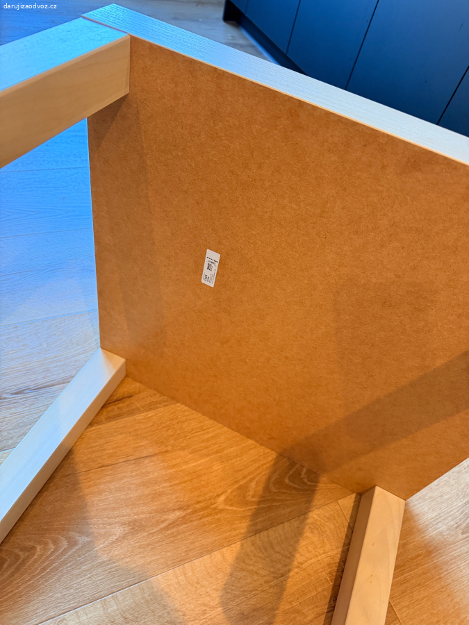 malý ikea stolek