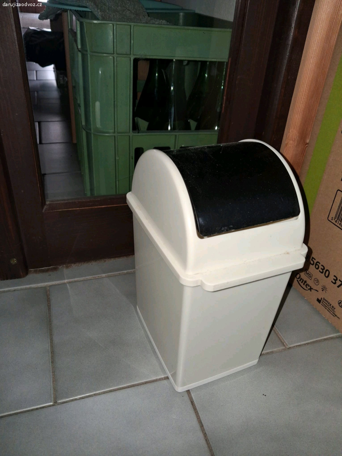malý plastový koš