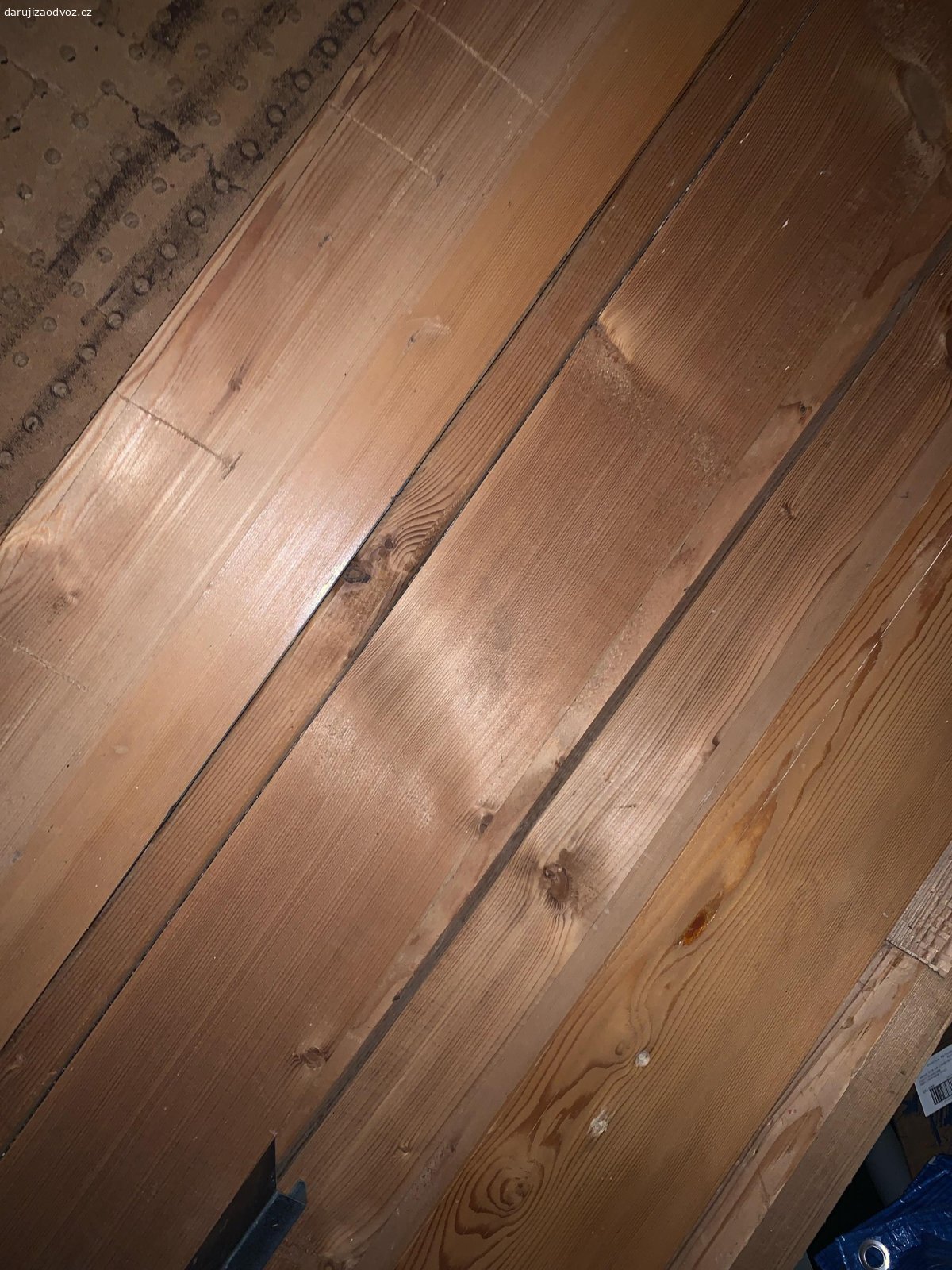 Manželská postel 200x180. Nabizim manželskou postel za odvoz. V dobrem stavu, věřím ze ještě poslouží.